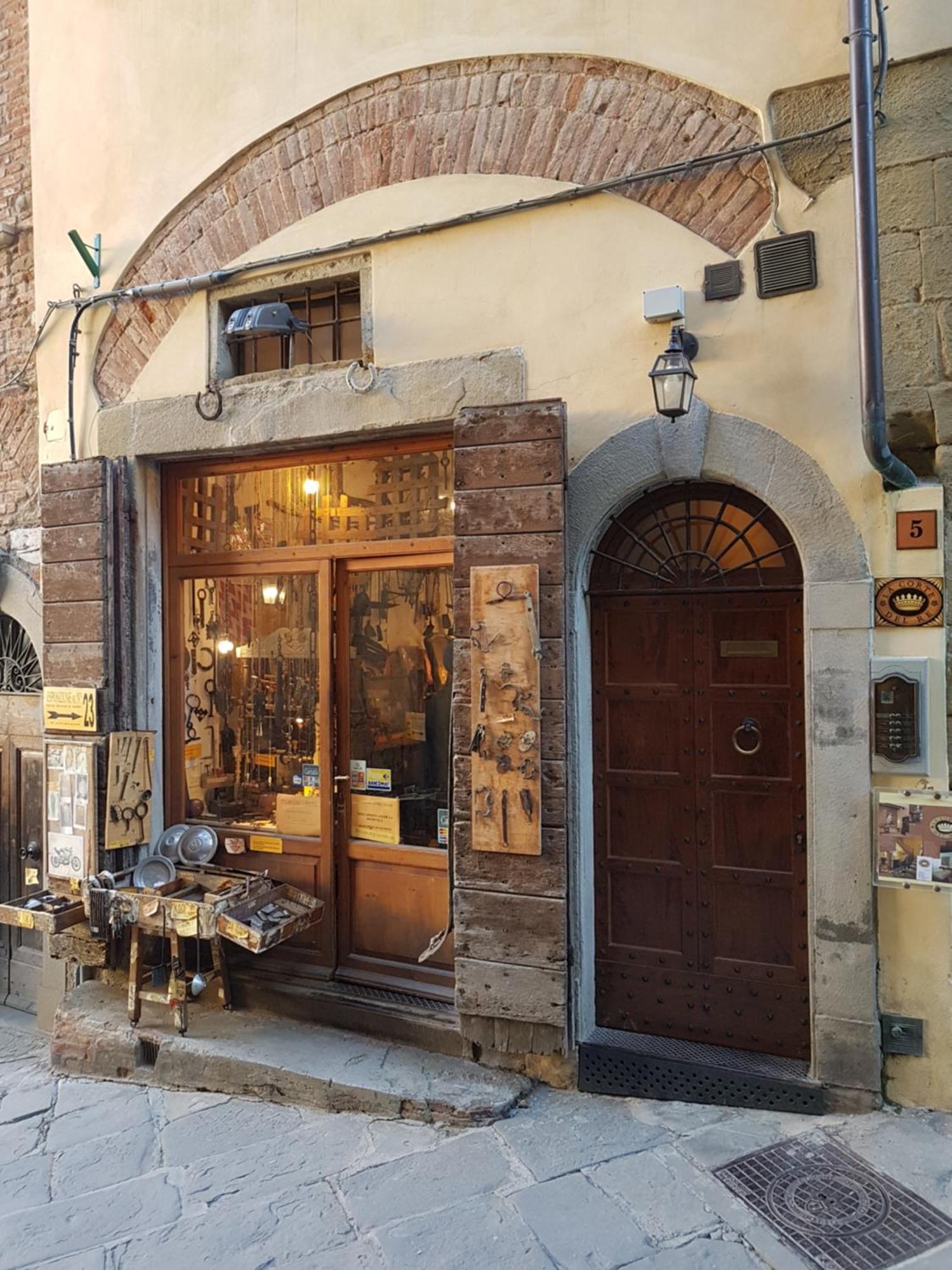 La Corte Del Re Suite & Rooms Arezzo Bagian luar foto